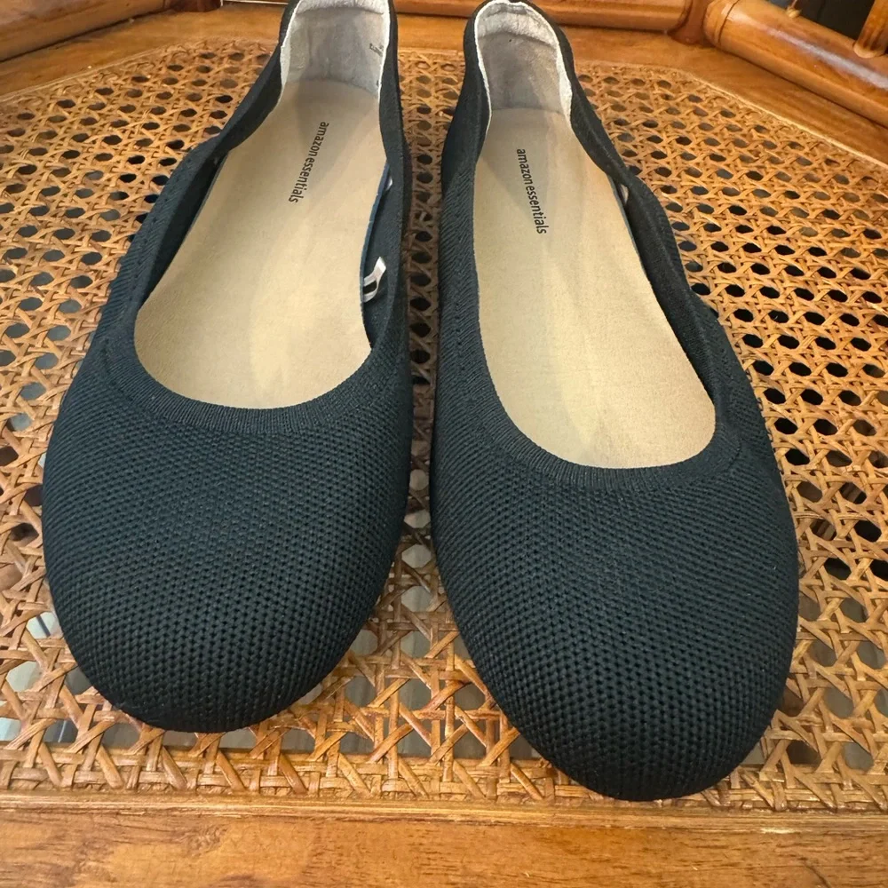 Black Women's Flats Amazon Essentials size 9 wide - Picture 2 of 6